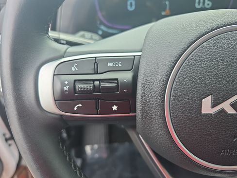 Used 2024 Kia Sportage EX AWD/4WD image 17