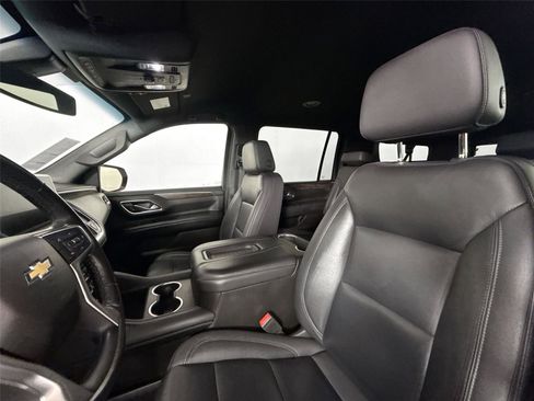 Used 2021 Chevrolet Suburban LT image 3