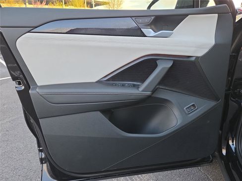 New 2026 Volkswagen Tiguan SE image 12