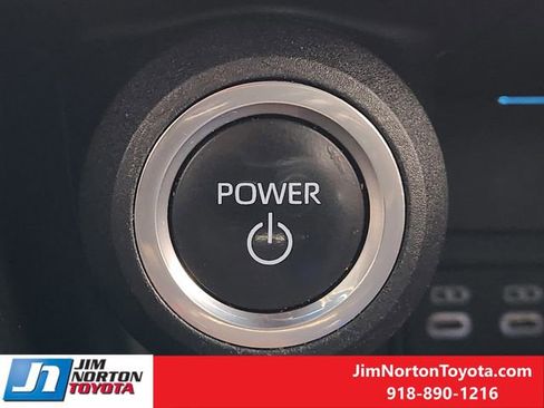 Used 2023 Toyota Venza Limited image 24