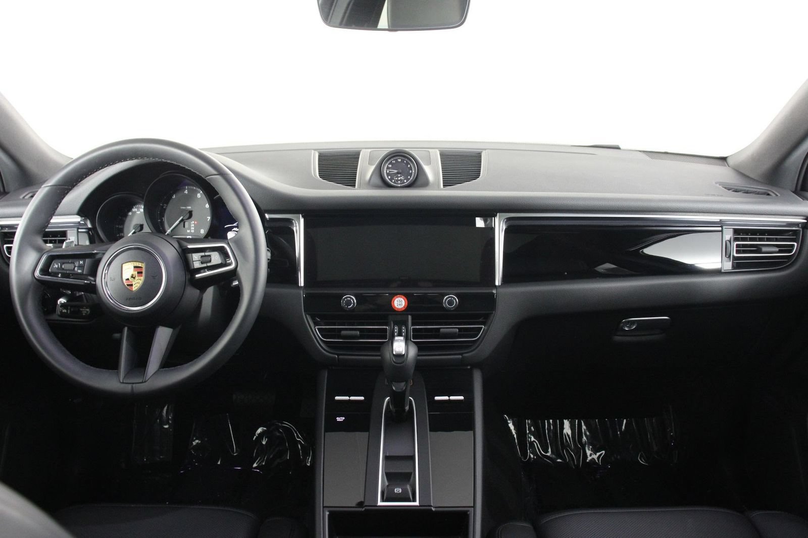 Certified 2026 Porsche Macan AWD/4WD image 11