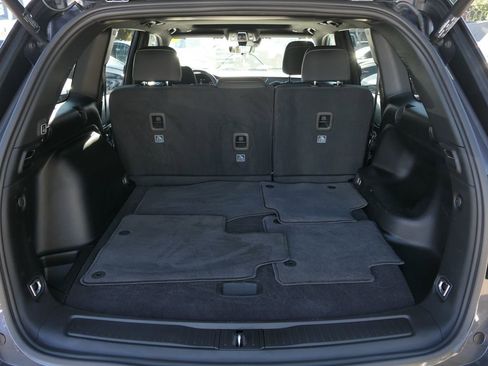 Used 2025 Jeep Grand Cherokee Laredo X w/ Luxury Tech Group I image 18