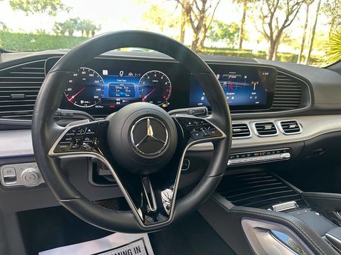 Used 2025 Mercedes-Benz GLS 450 4MATIC image 24