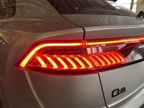 Used 2022 Audi Q8 Premium image 8