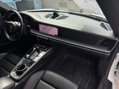 Used 2020 Porsche 911 Carrera 4S image 32