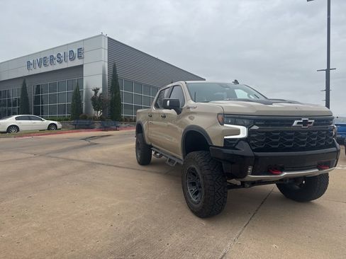 Used 2022 Chevrolet Silverado 1500 ZR2 w/ Technology Package AWD/4WD image 1