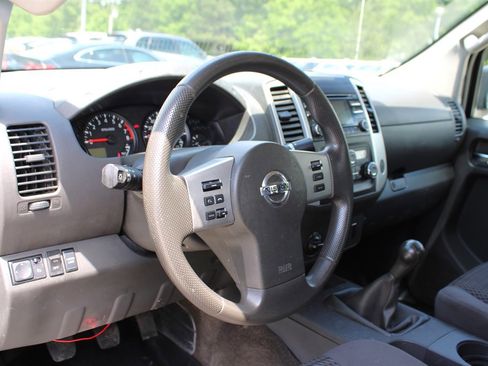 Used 2013 Nissan Frontier SV image 12