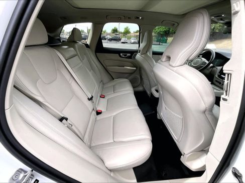 Used 2021 Volvo XC60 T8 Inscription w/ Advanced Package image 29