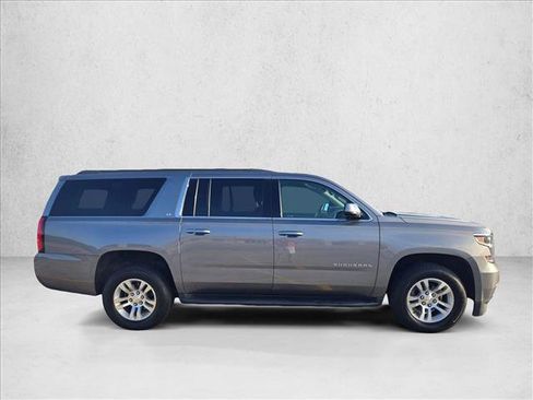 Used 2019 Chevrolet Suburban LT RWD image 4