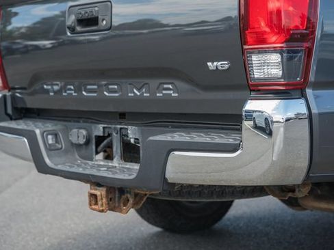 Used 2018 Toyota Tacoma TRD Off-Road w/ Four Season Floor Mat Package AWD/4WD image 9