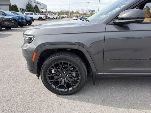 Used 2025 Jeep Grand Cherokee L Summit w/ Advanced Protech Group IV AWD/4WD image 12