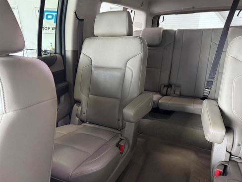 Used 2018 Chevrolet Suburban Premier AWD/4WD image 10