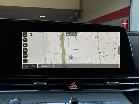 Used 2025 Hyundai Elantra Limited image 35