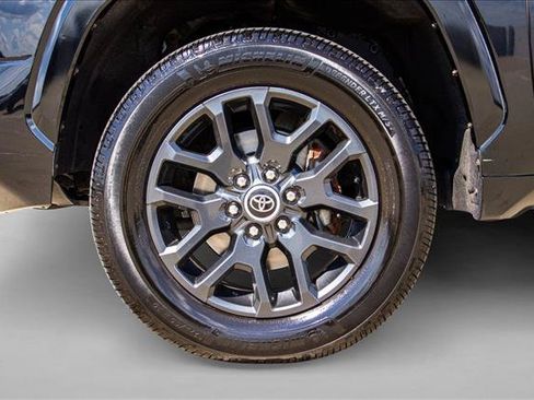 Used 2022 Toyota Tundra Platinum w/ Advanced Package AWD/4WD image 9