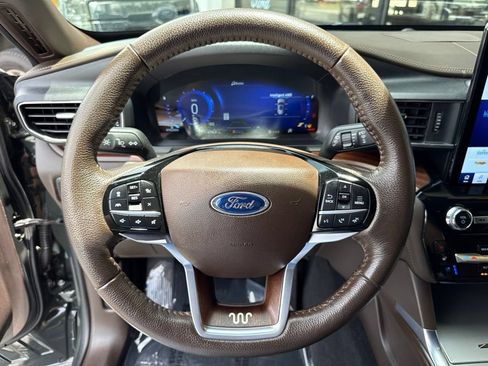 Used 2023 Ford Explorer King Ranch w/ Technology Package AWD/4WD image 12