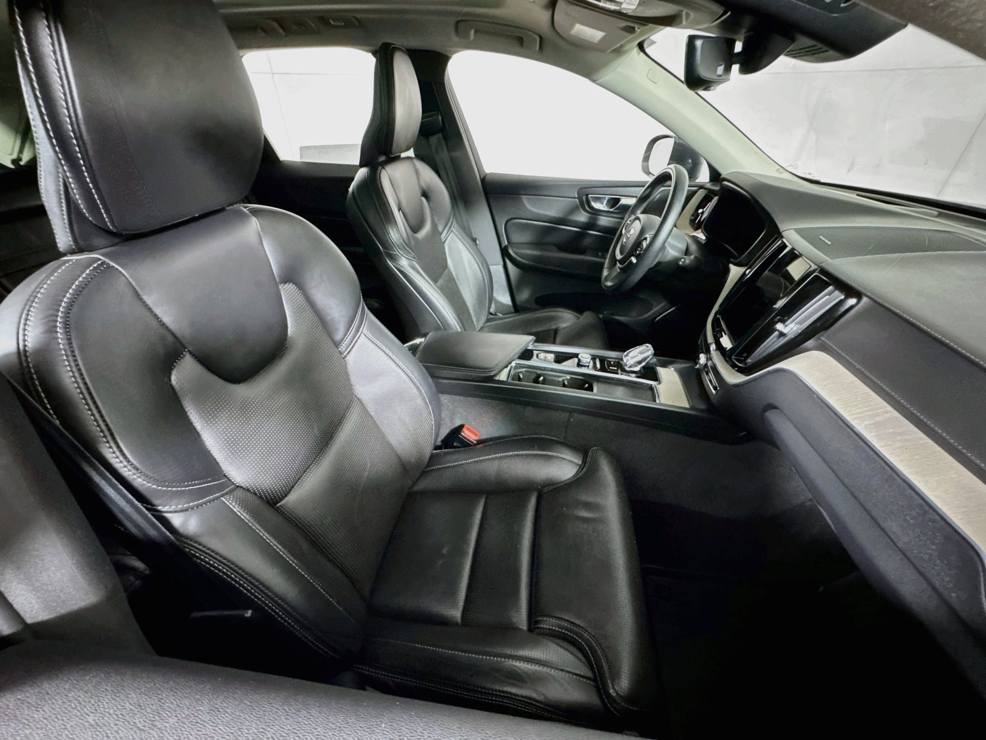 Used 2022 Volvo XC60 B5 Inscription w/ Advanced Package AWD/4WD image 29
