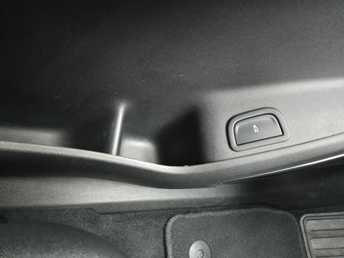 Used 2025 GMC Acadia Elevation image 16