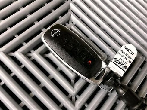 New 2025 Nissan Versa SR w/ Trunk Package image 13