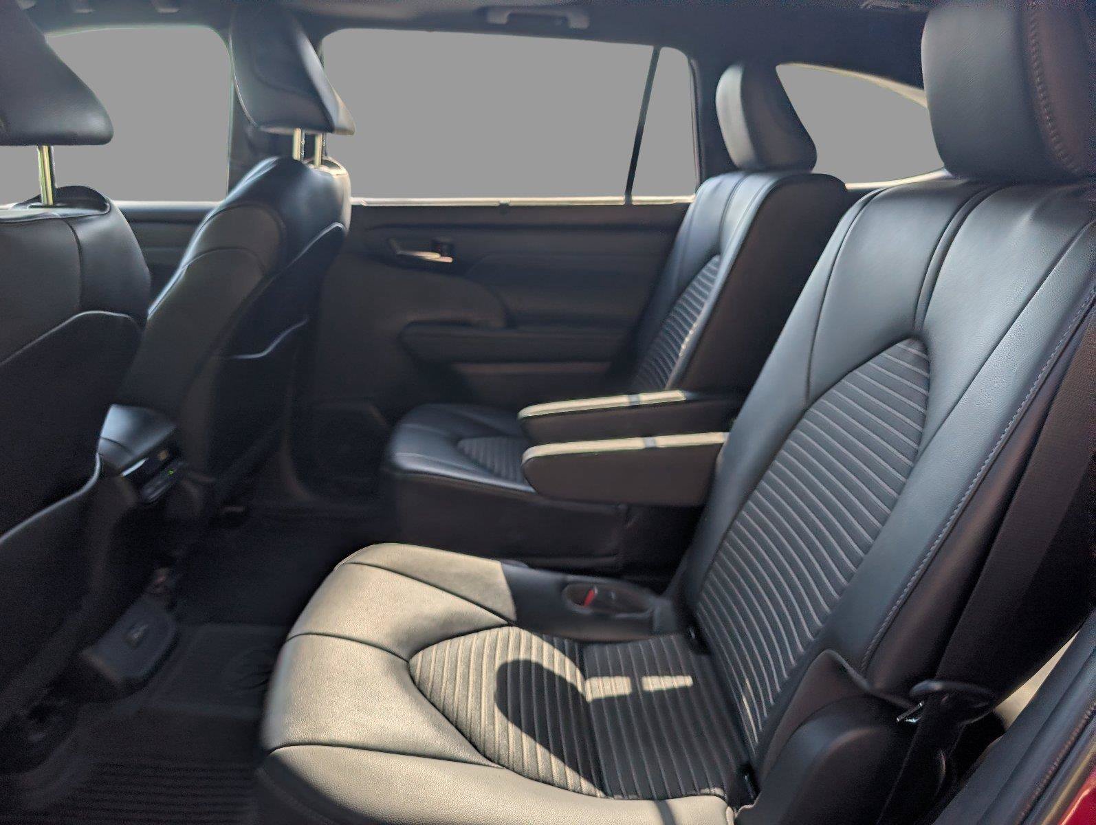 Used 2022 Toyota Highlander XSE FWD image 38