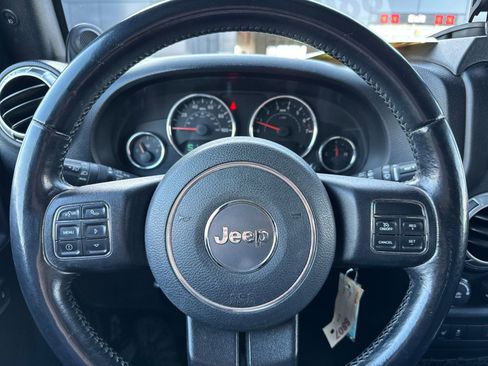 Used 2012 Jeep Wrangler Unlimited Rubicon w/ Dual Top Group image 21