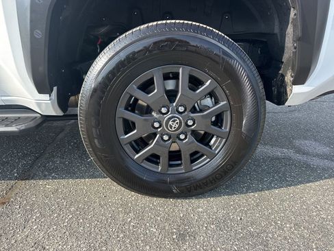 Used 2025 Toyota 4Runner SR5 image 29