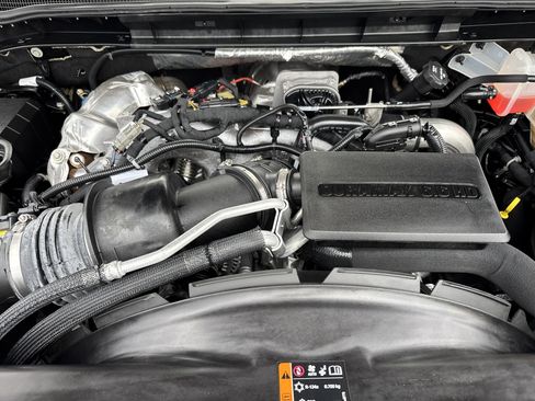 Used 2024 Chevrolet Silverado 2500 ZR2 w/ Technology Package image 32