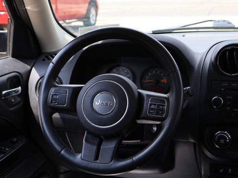 Used 2016 Jeep Patriot High Altitude FWD image 26