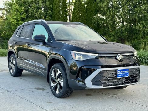 New 2025 Volkswagen Taos SE image 1