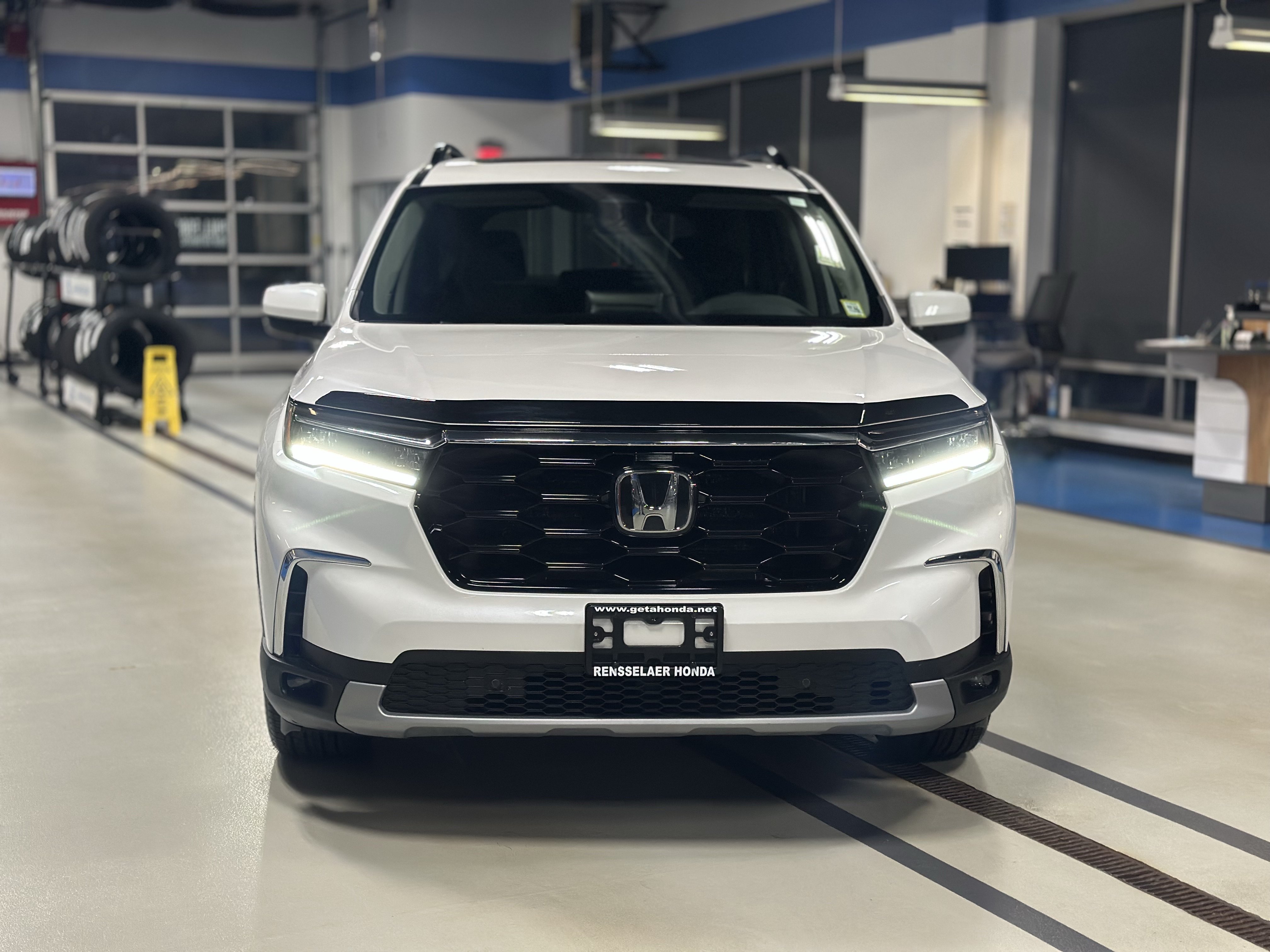 Used 2023 Honda Pilot Touring image 3