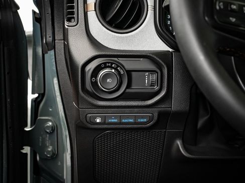 Used 2024 Jeep Wrangler Unlimited w/ Convenience Group image 39