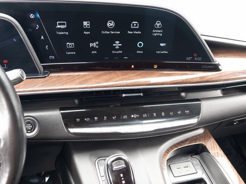 Used 2022 Cadillac Escalade Sport Platinum AWD/4WD image 3
