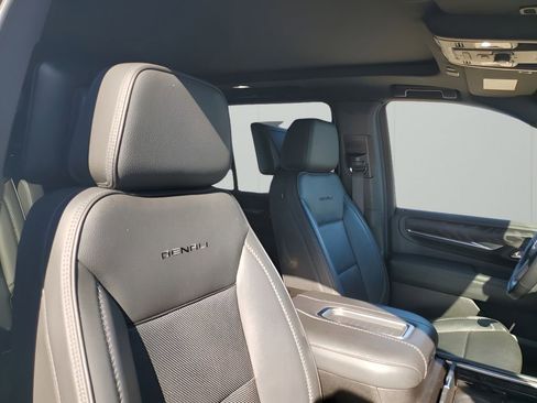 Used 2021 GMC Yukon Denali w/ Denali Premium Package image 15