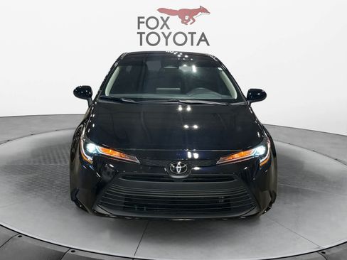 Used 2025 Toyota Corolla LE FWD image 9