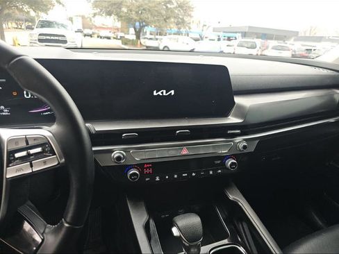 Used 2024 Kia Telluride LX image 5