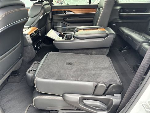 Used 2024 Jeep Grand Wagoneer L Series III AWD/4WD image 23