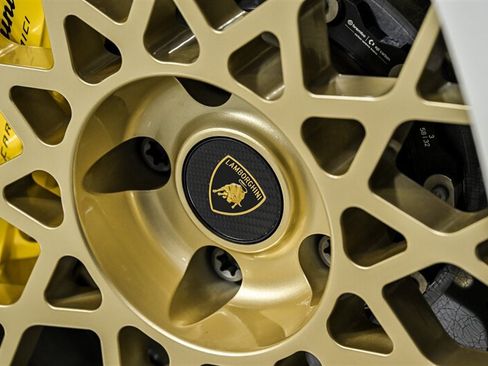 Used 2024 Lamborghini Revuelto AWD/4WD image 10