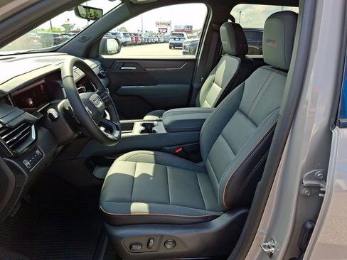 New 2026 GMC Acadia AT4 w/ LPO, Floor Liner Package AWD/4WD image 10