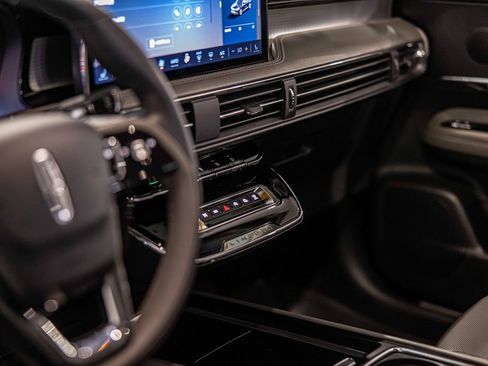 Used 2024 Lincoln Corsair Reserve w/ Jet Appearance Package image 20