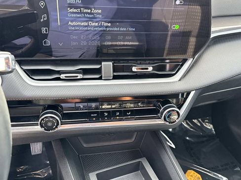 Used 2025 Chevrolet Equinox LT image 23