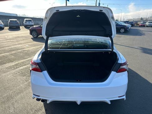 Used 2024 Toyota Camry SE image 11