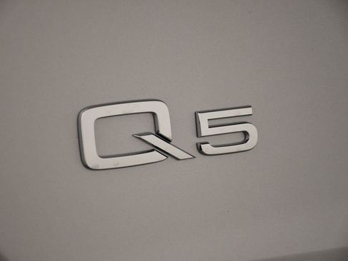 Used 2025 Audi Q5 2.0T Premium Plus w/ Premium Plus Package image 9