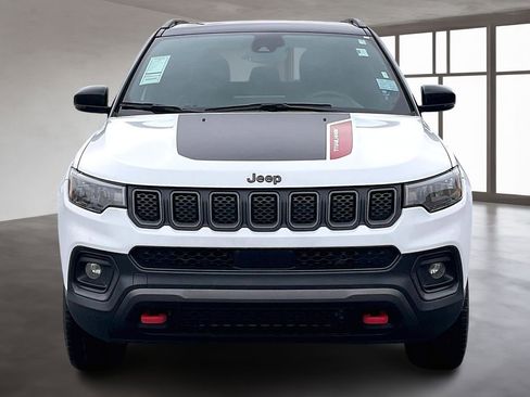 Used 2023 Jeep Compass Trailhawk image 2