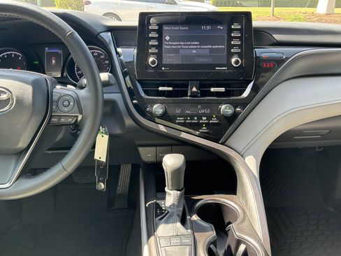 Used 2024 Toyota Camry SE image 34