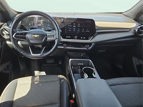 Used 2025 Chevrolet Equinox LT w/ Convenience Package II FWD image 9