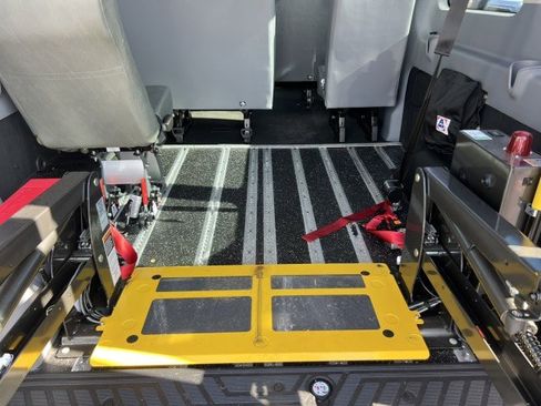 Used 2018 Ford Transit 350 XL image 14