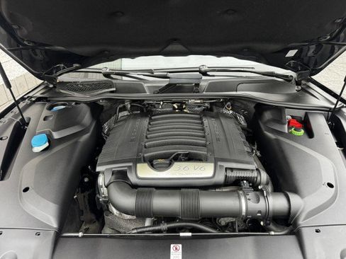 Used 2016 Porsche Cayenne w/ Premium Package image 2