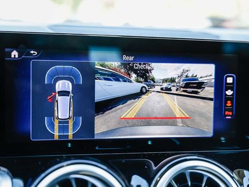 Used 2024 Mercedes-Benz EQB 300 4MATIC image 24