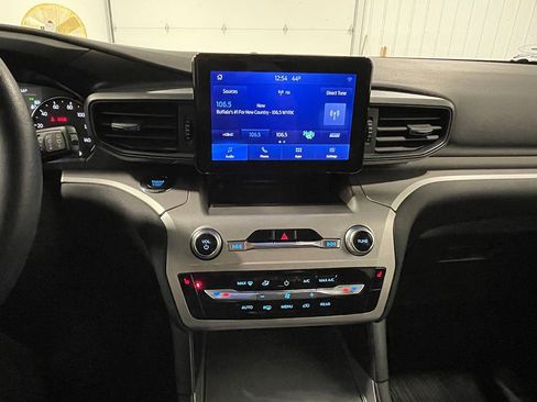Used 2022 Ford Explorer XLT image 31