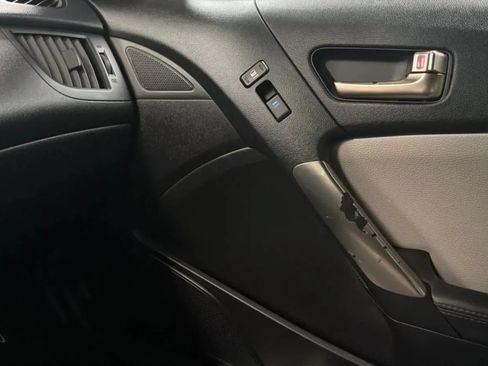 Used 2015 Hyundai Genesis 3.8 RWD image 16