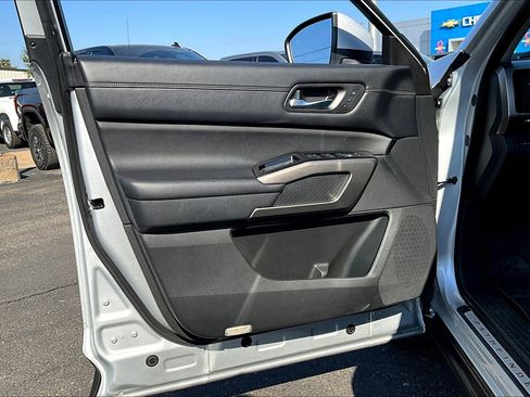 Used 2022 Nissan Pathfinder Platinum w/ Cargo Package image 18